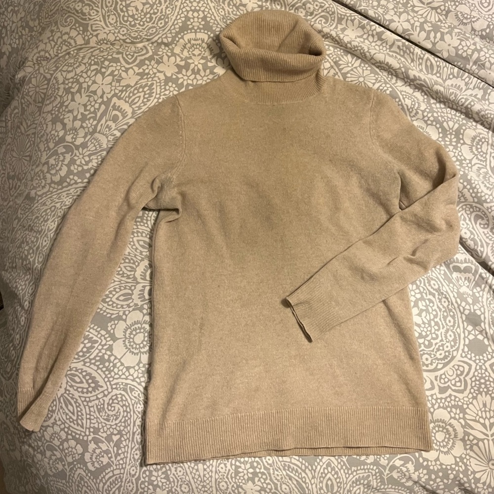 C By Bloomingdale’s Tan 100% Cashmere Sweater